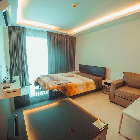 Club Royal Suites Pattaya Exteriör bild