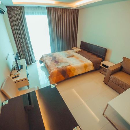 Club Royal Suites Pattaya Exteriör bild