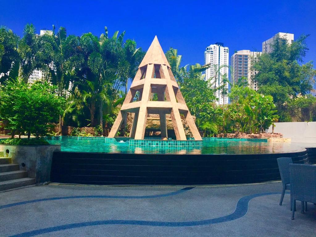 Club Royal Suites Pattaya Exteriör bild