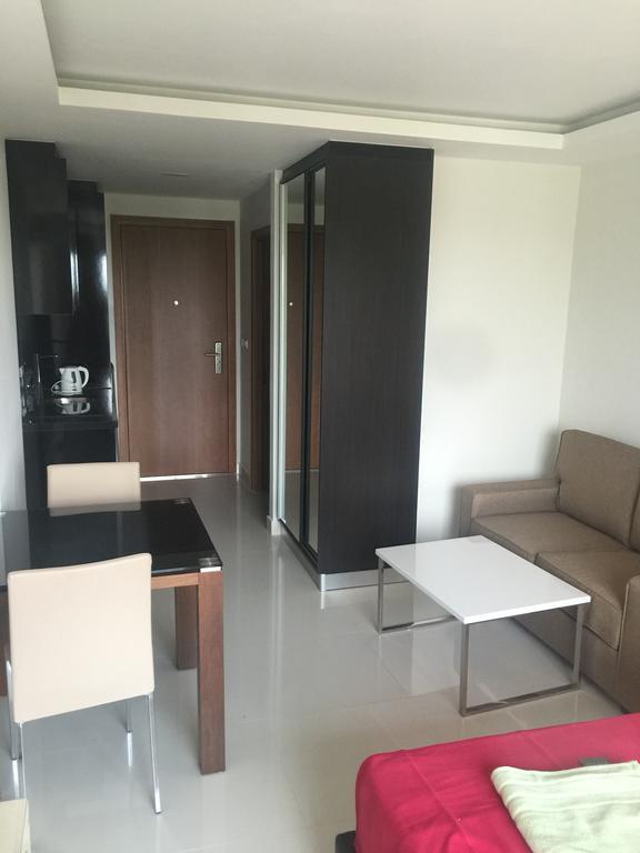 Club Royal Suites Pattaya Exteriör bild