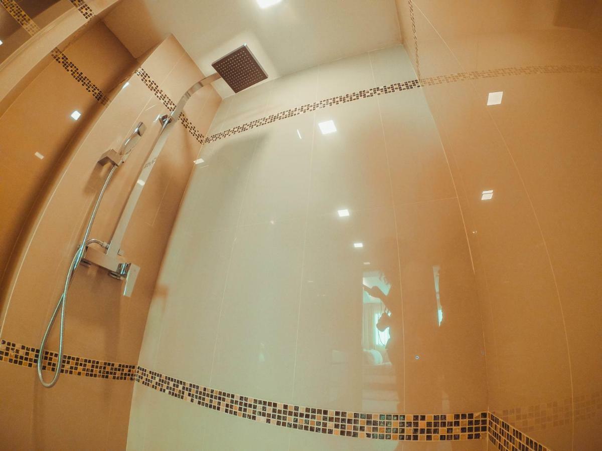 Club Royal Suites Pattaya Exteriör bild