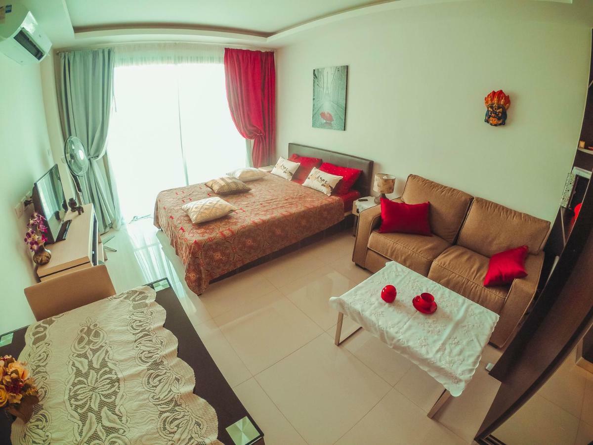 Club Royal Suites Pattaya Exteriör bild