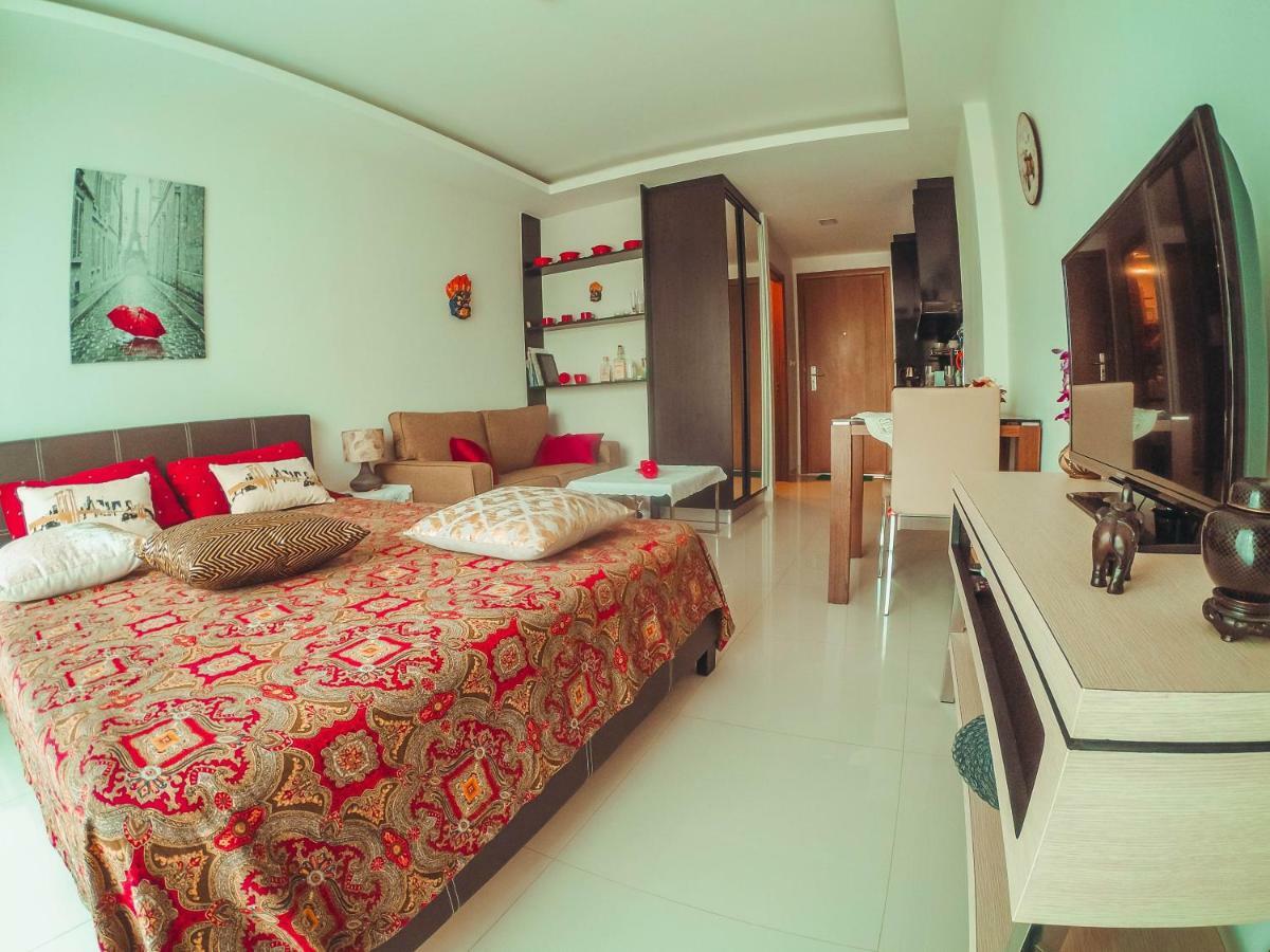 Club Royal Suites Pattaya Exteriör bild