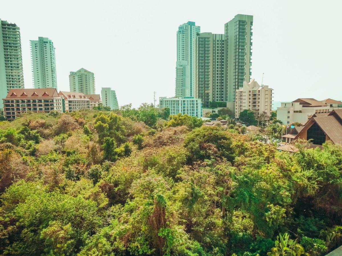 Club Royal Suites Pattaya Exteriör bild