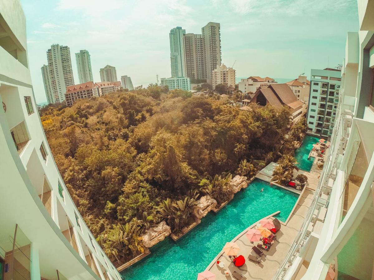 Club Royal Suites Pattaya Exteriör bild
