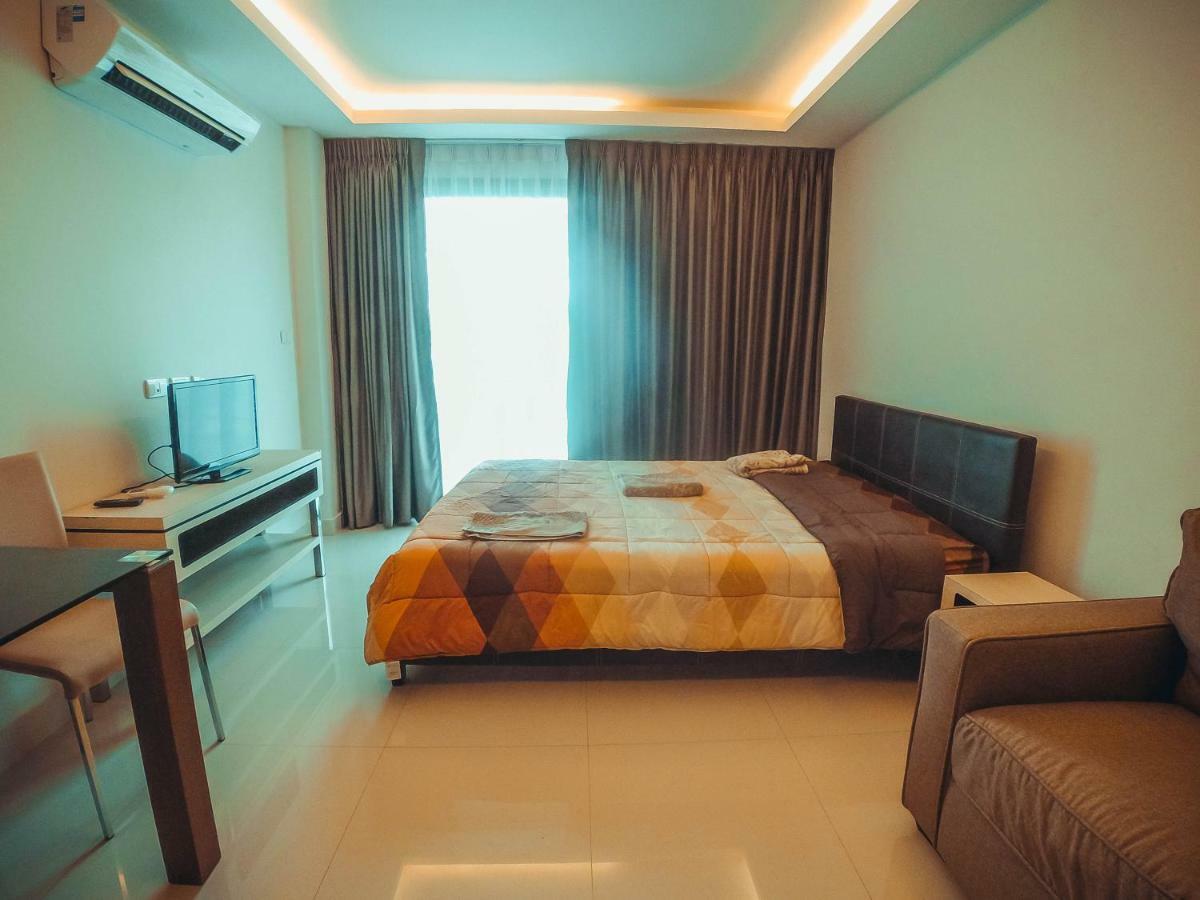 Club Royal Suites Pattaya Exteriör bild