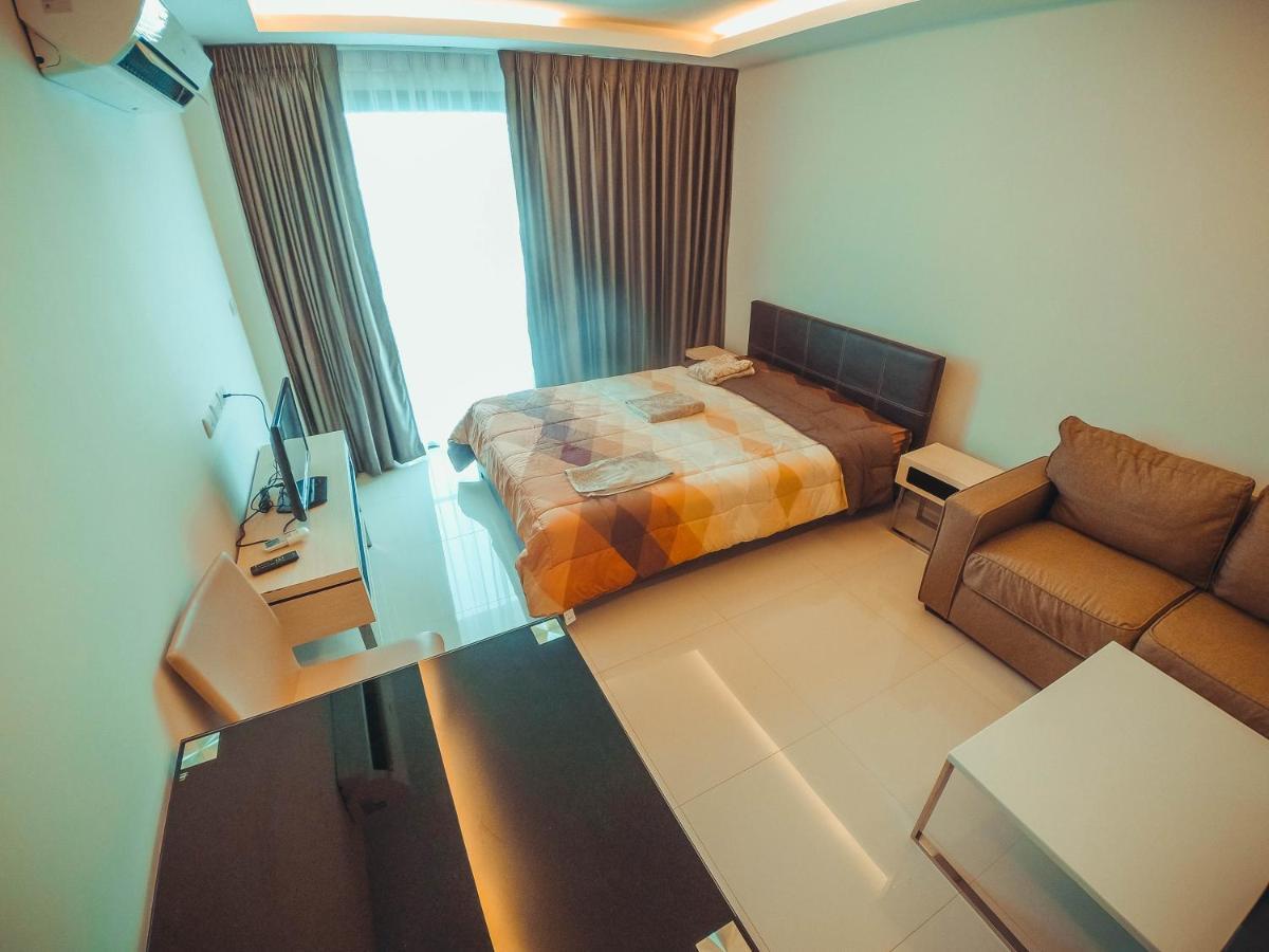 Club Royal Suites Pattaya Exteriör bild